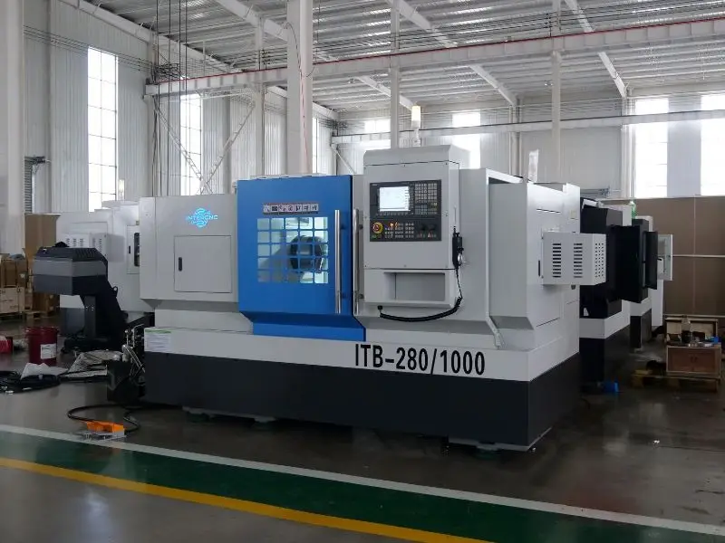 qual a diferença entre torno CNC e centro de usinagem funcionamento