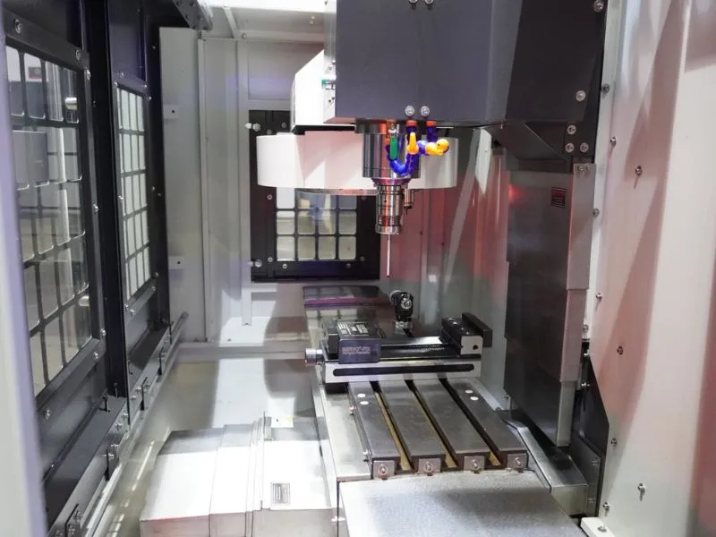 torno cnc e centro de usinagem